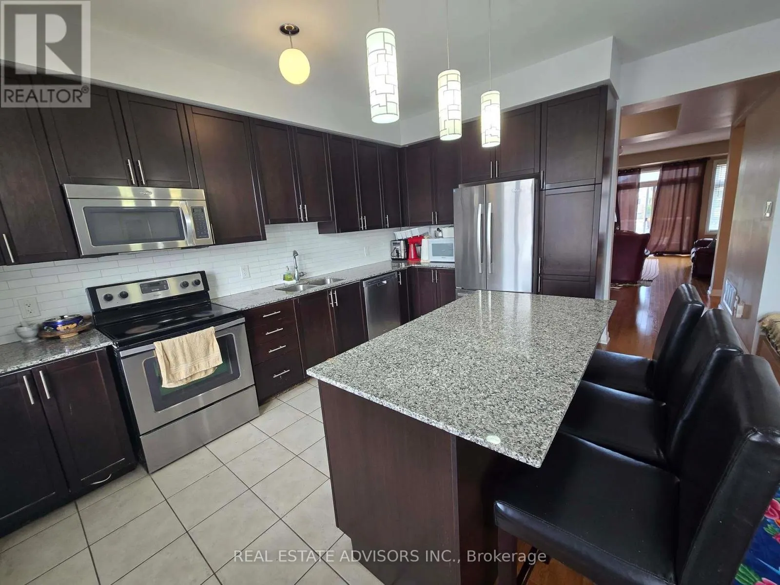 1272 MAIN STREET E