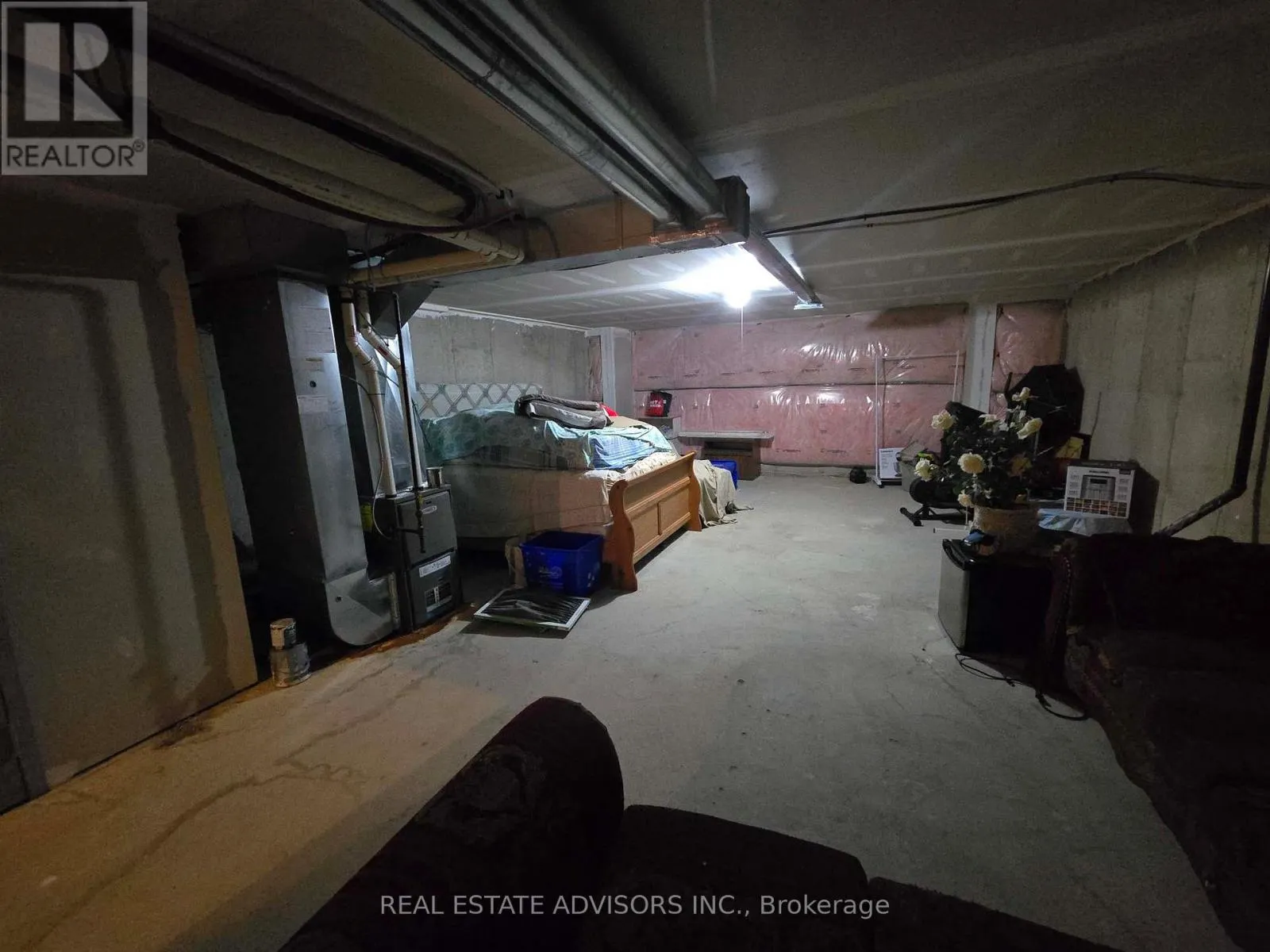 1272 MAIN STREET E