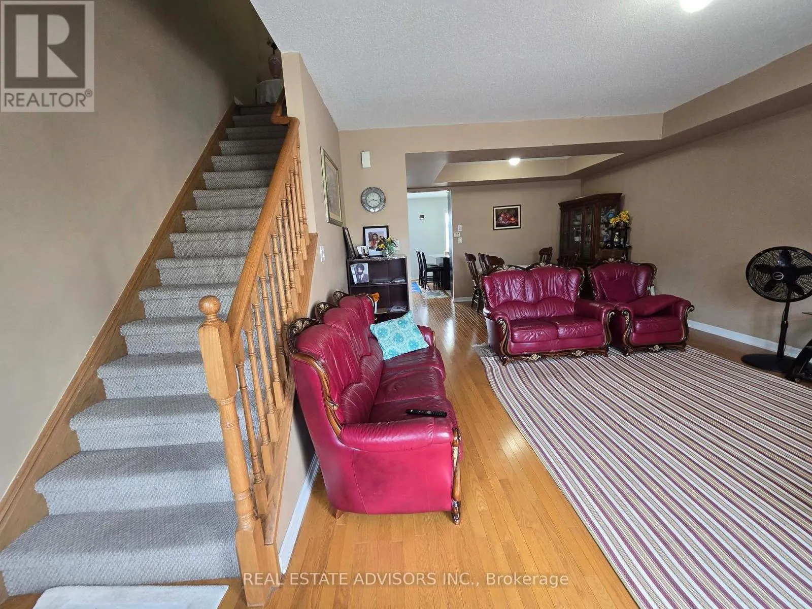 1272 MAIN STREET E