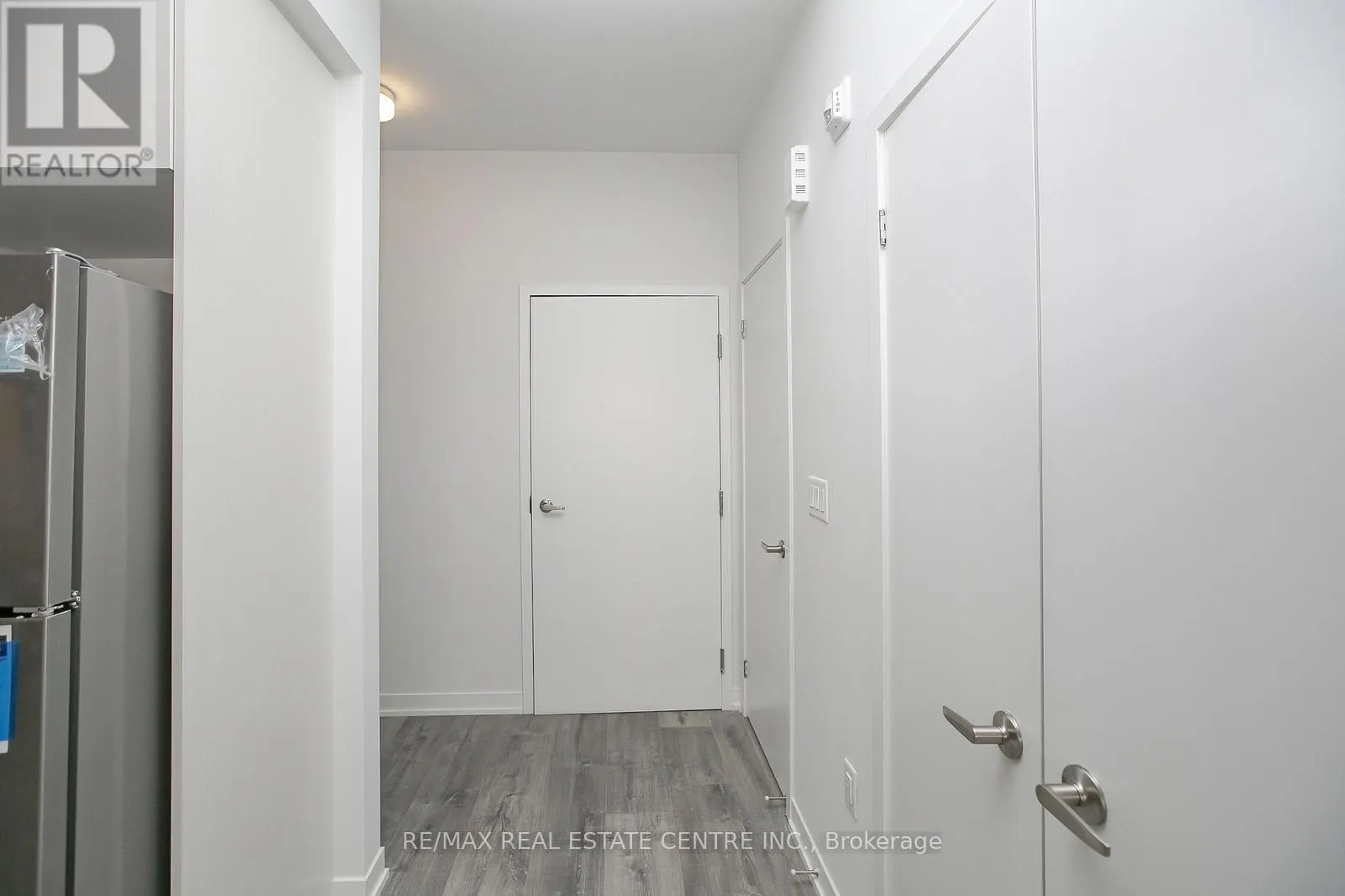 4 - 3556 COLONIAL DRIVE