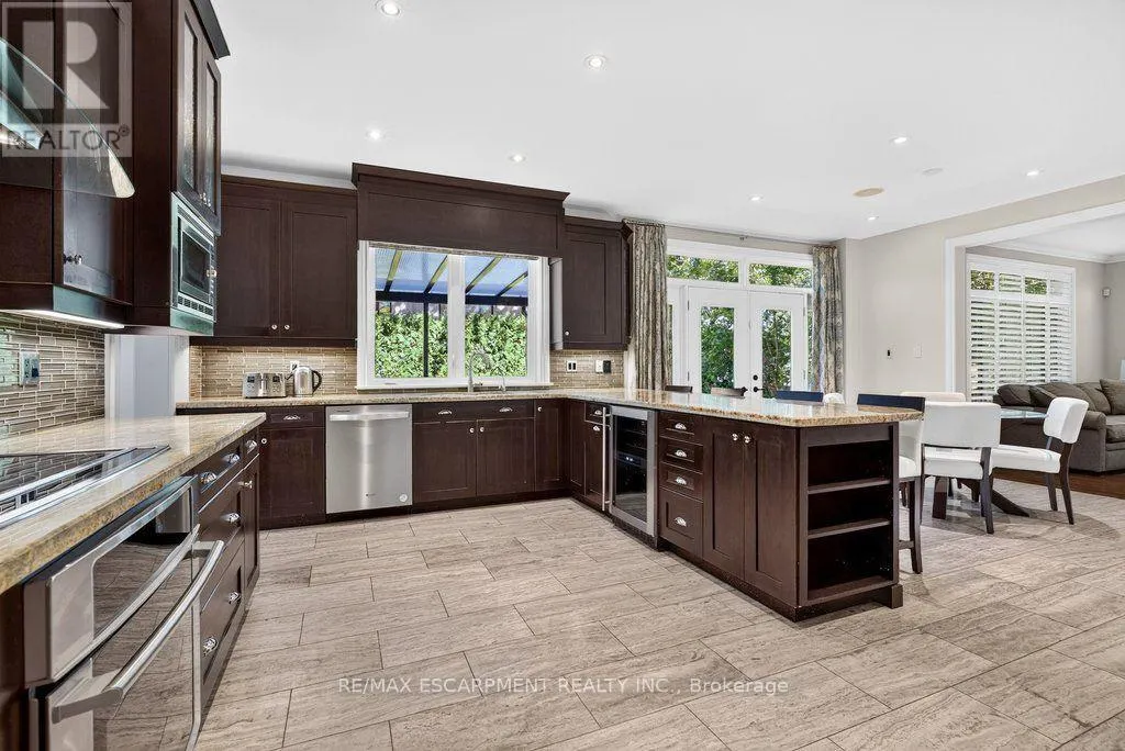 225 LAKESIDE AVENUE