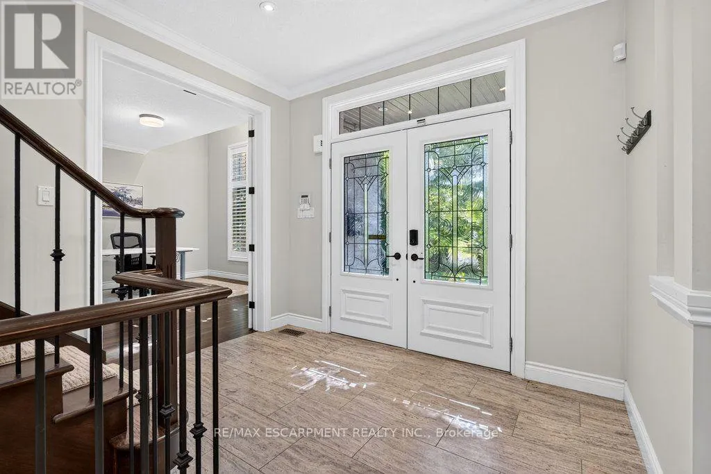 225 LAKESIDE AVENUE