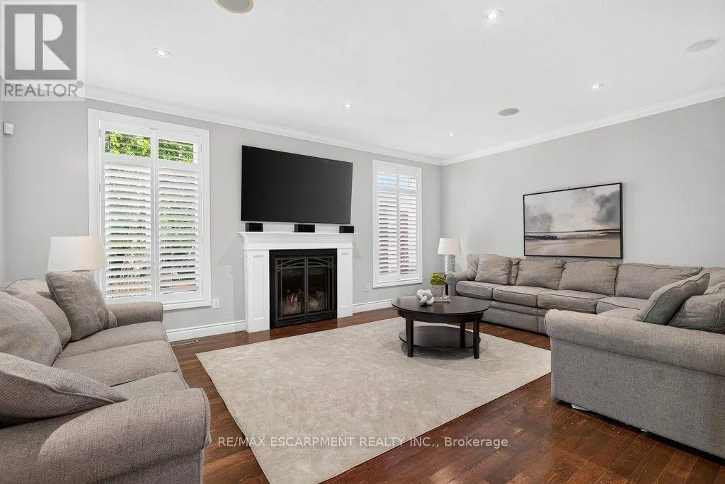 225 LAKESIDE AVENUE