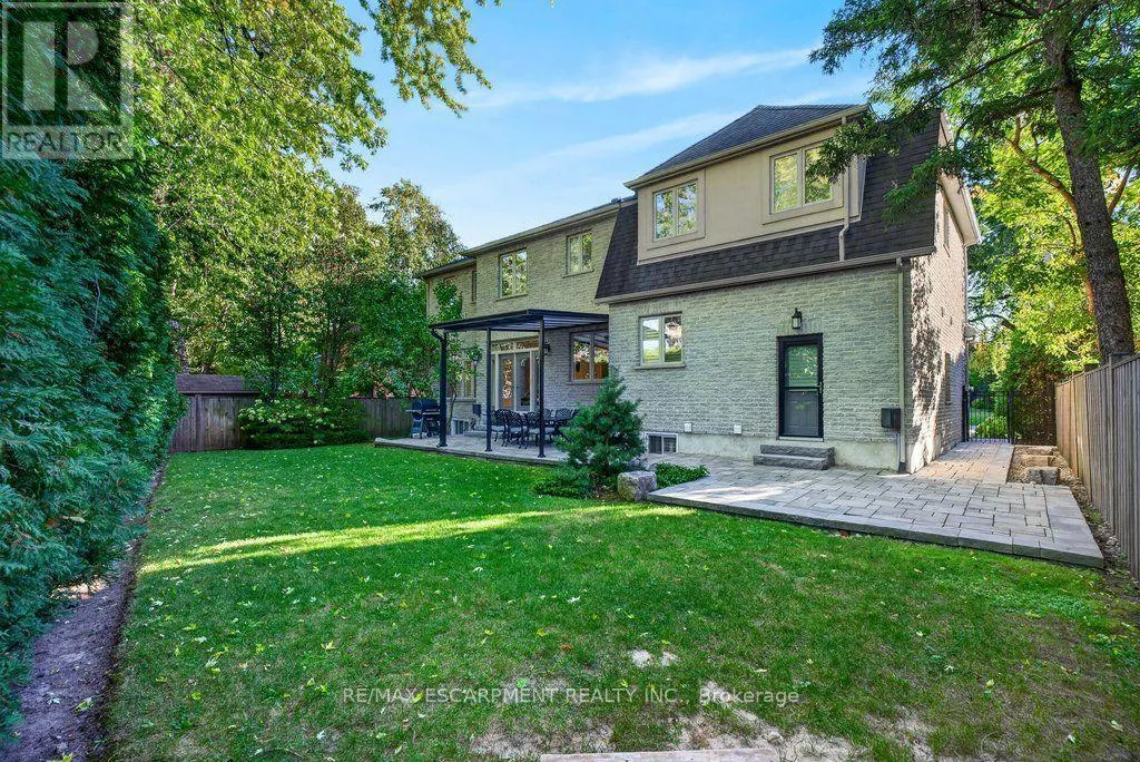 225 LAKESIDE AVENUE