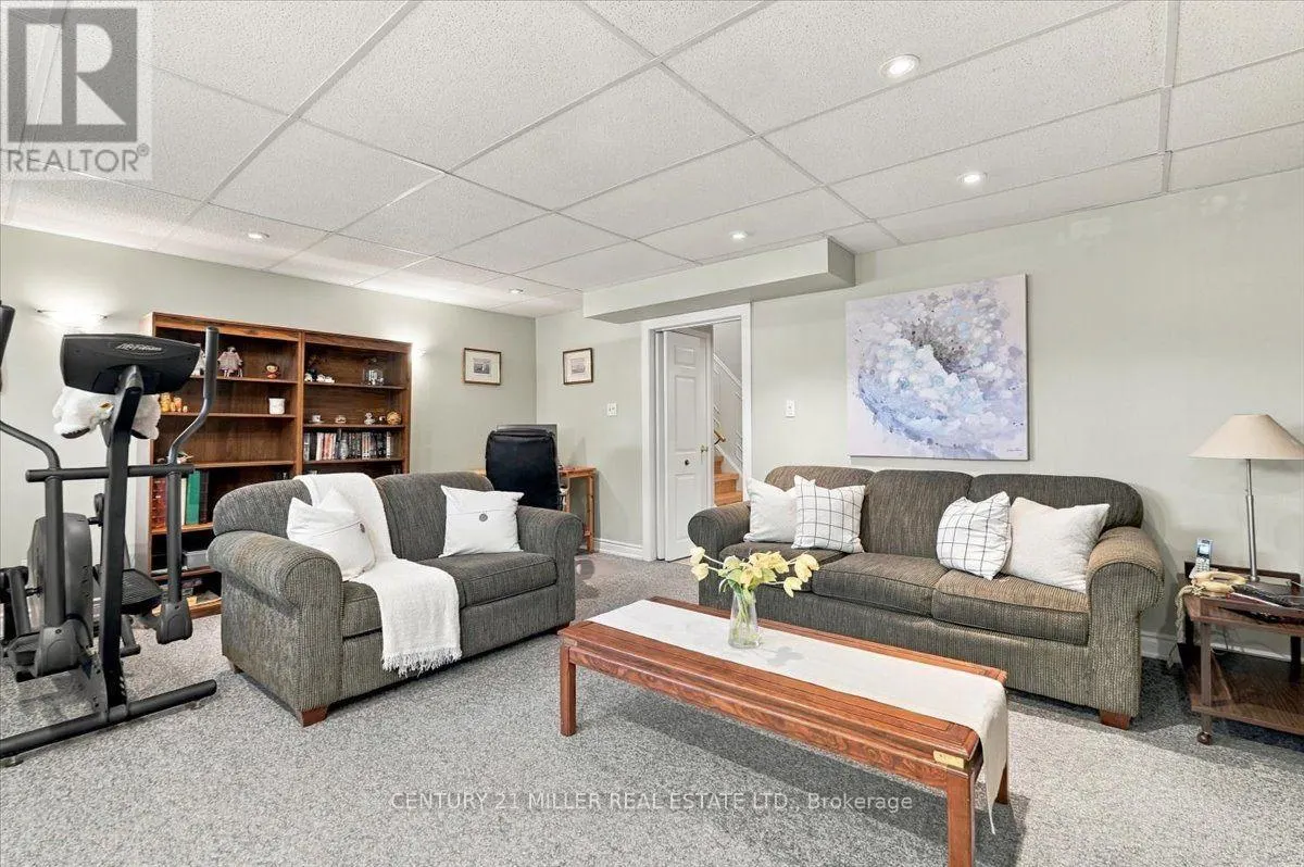 2044 CORAL CRESCENT