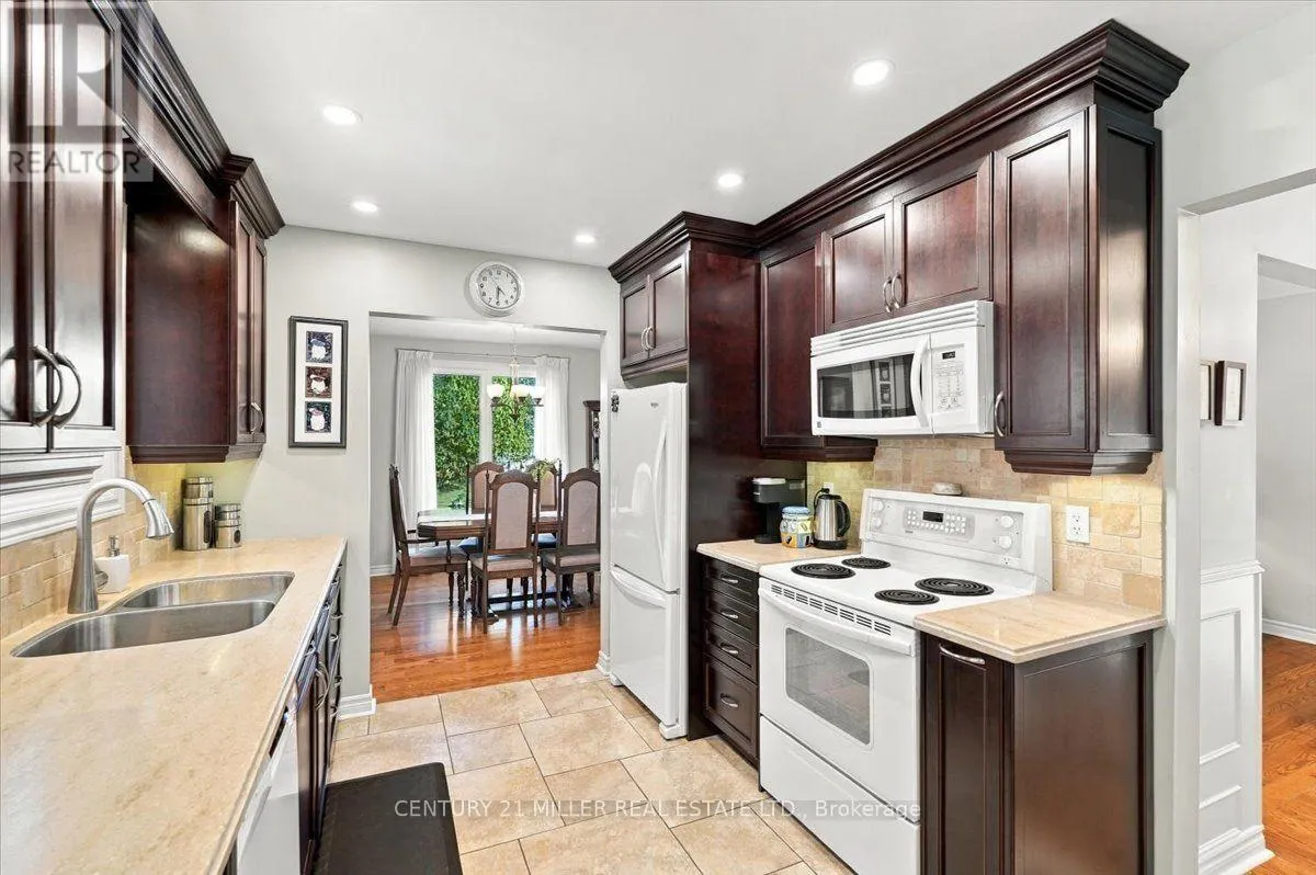 2044 CORAL CRESCENT