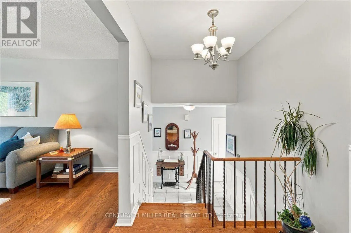 2044 CORAL CRESCENT