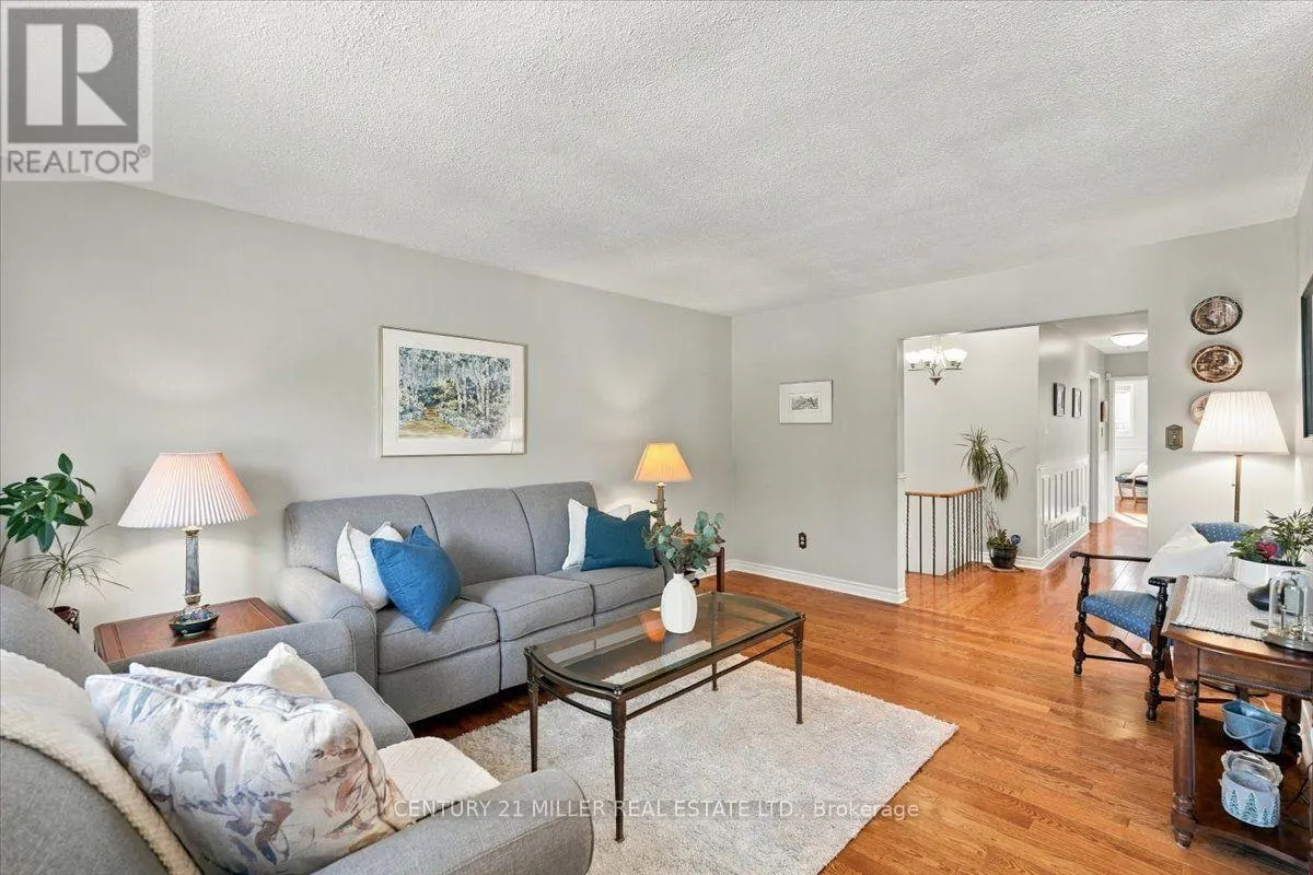 2044 CORAL CRESCENT