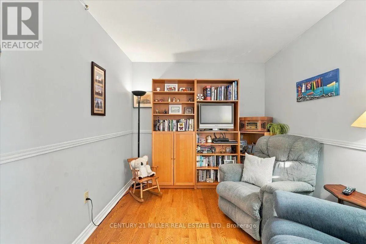 2044 CORAL CRESCENT