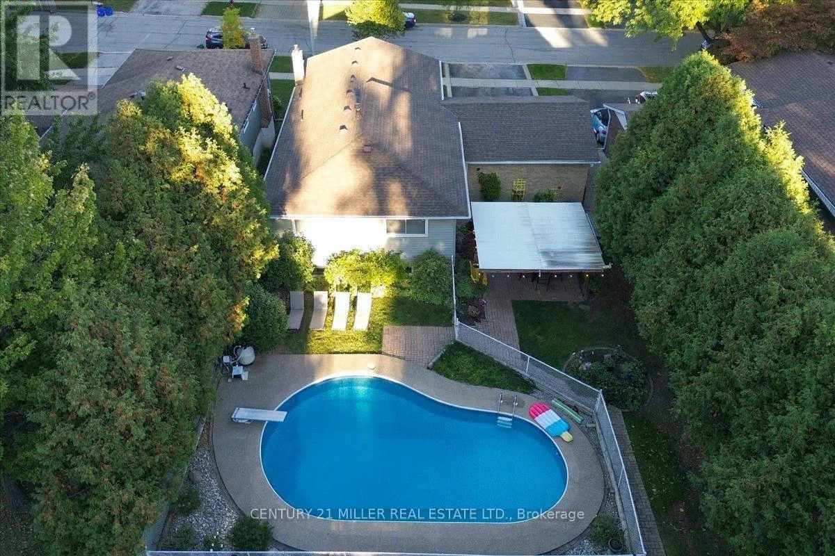2044 CORAL CRESCENT