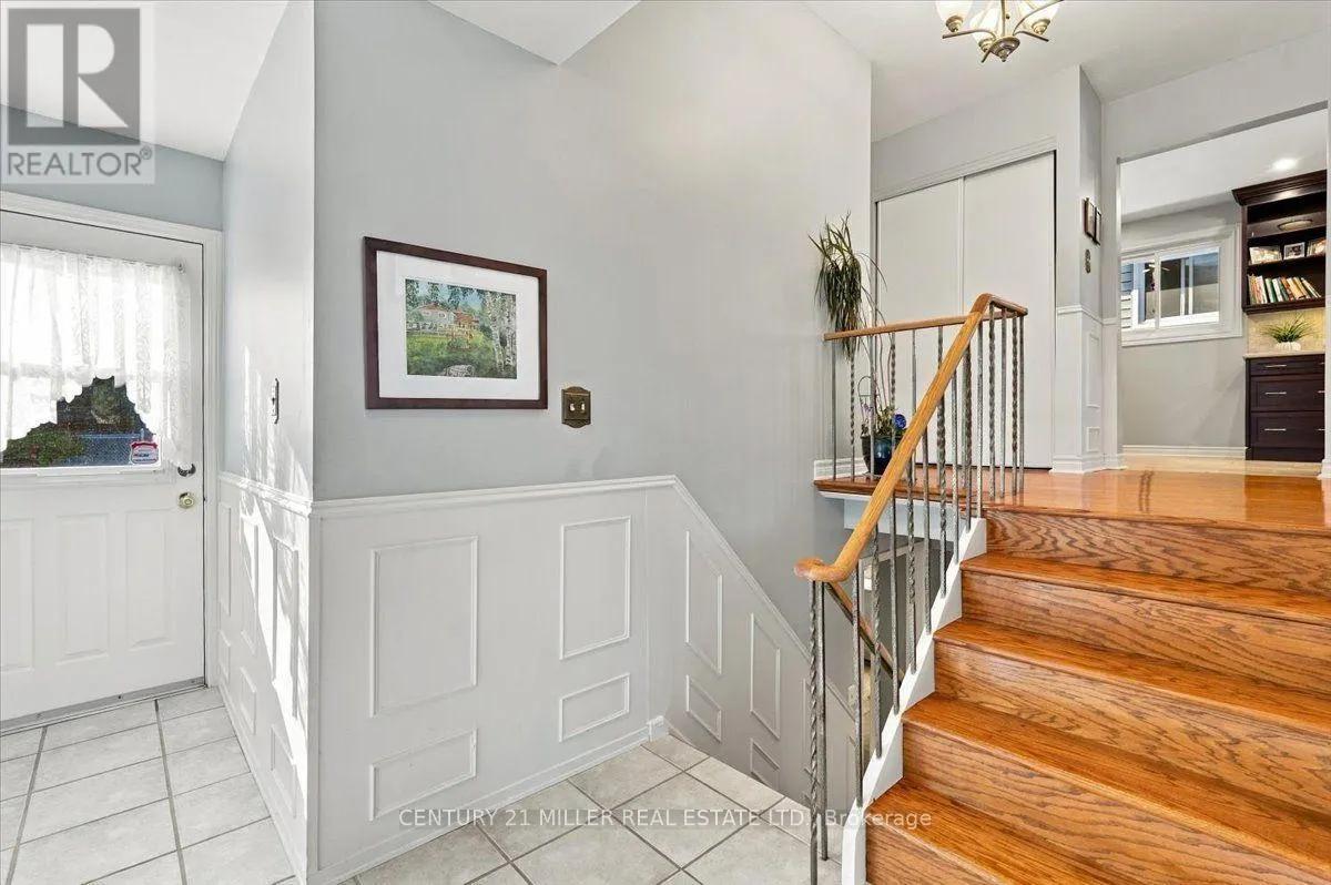 2044 CORAL CRESCENT