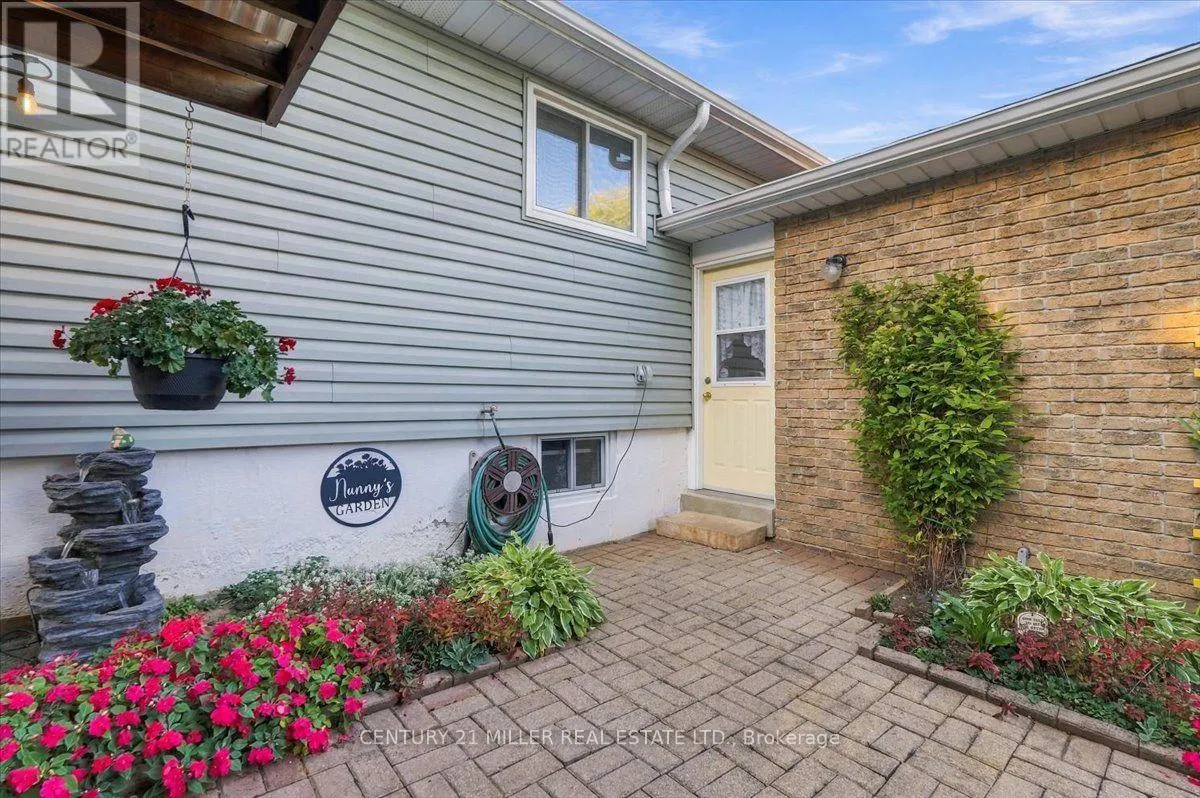 2044 CORAL CRESCENT