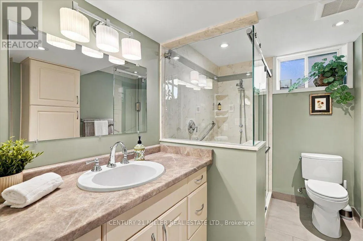 2044 CORAL CRESCENT