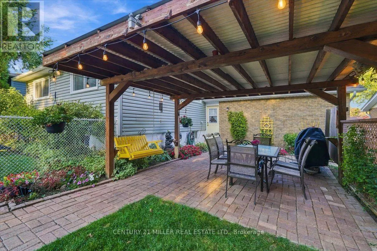 2044 CORAL CRESCENT