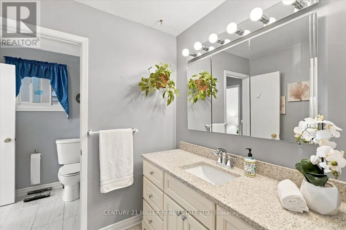 2044 CORAL CRESCENT
