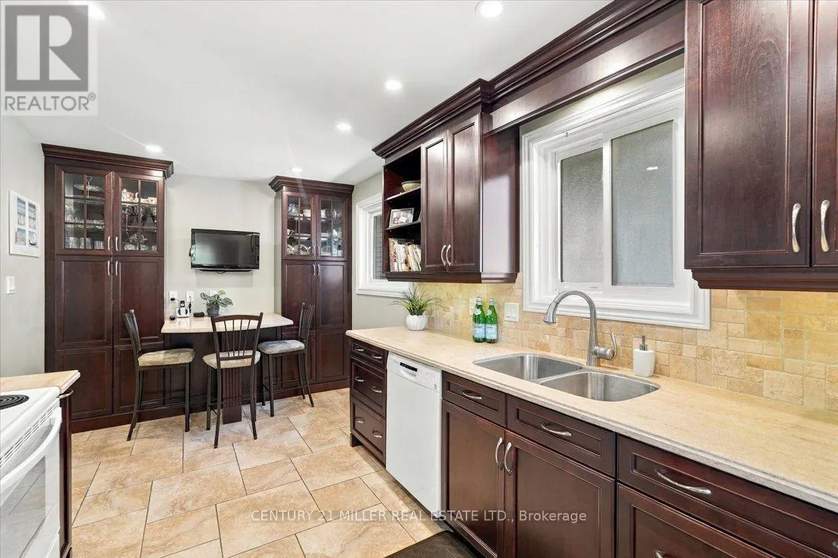 2044 CORAL CRESCENT