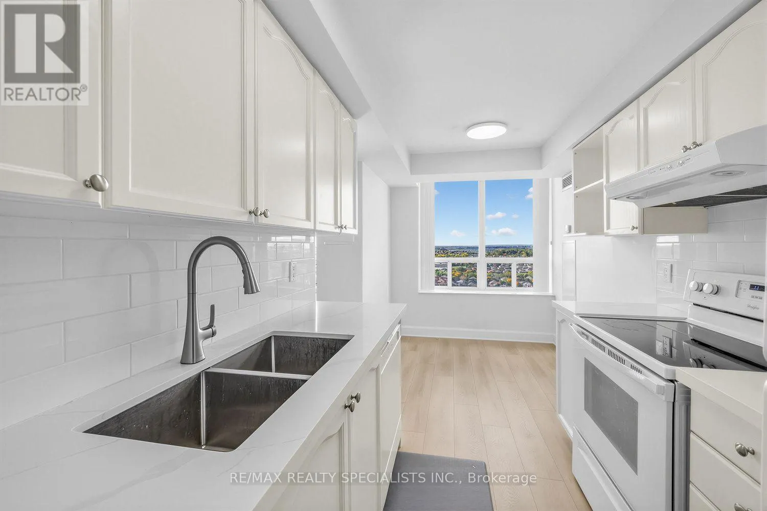 2011 - 55 STRATHAVEN DRIVE W