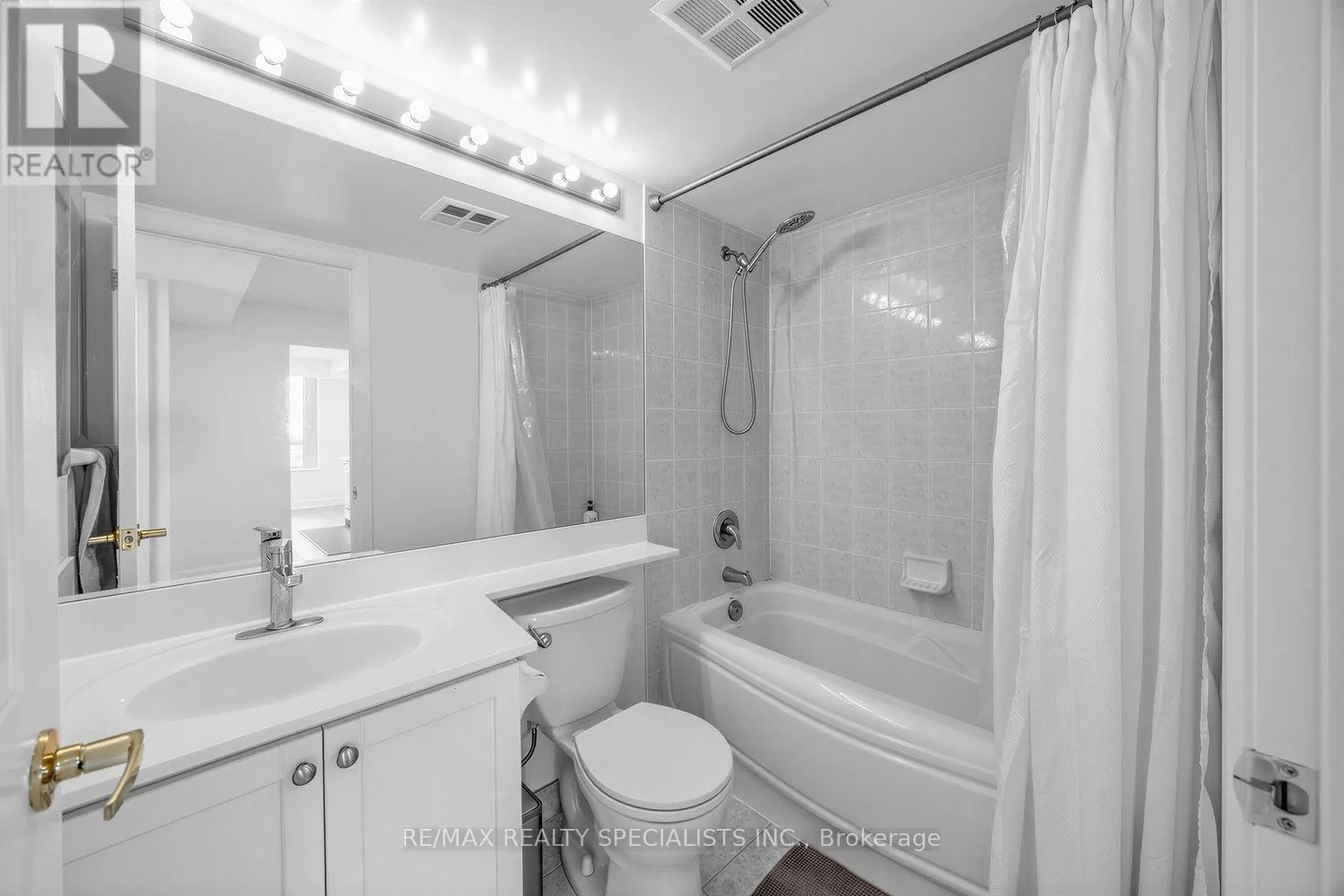 2011 - 55 STRATHAVEN DRIVE W