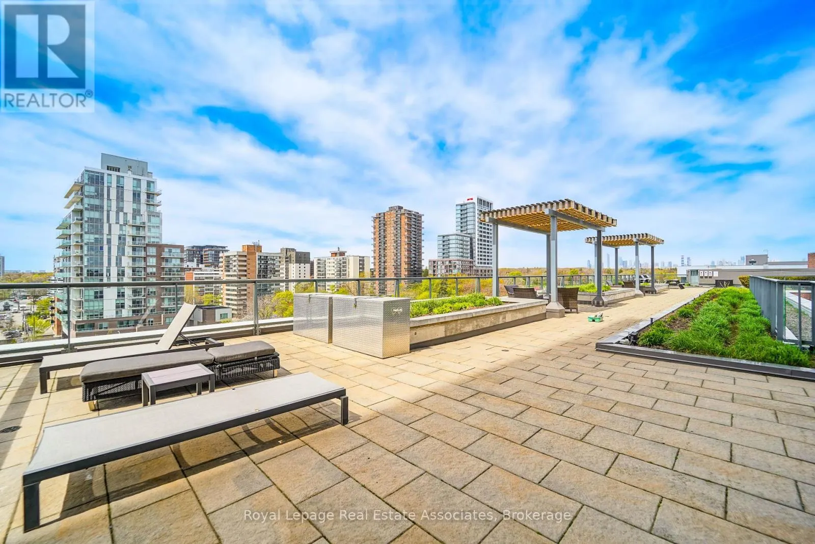 308 - 1 HURONTARIO STREET