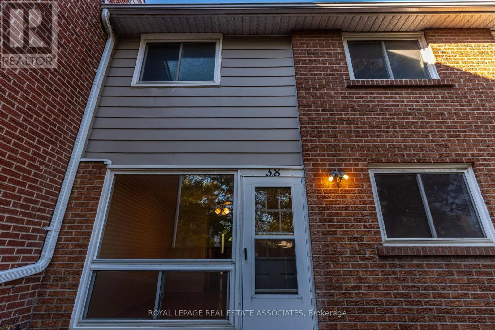 215 MISSISSAUGA VALLEY BOULEVARD