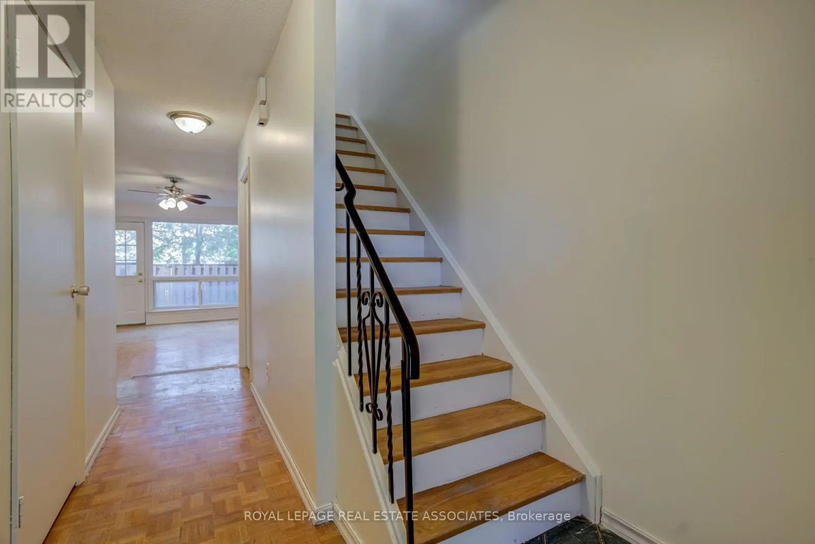 215 MISSISSAUGA VALLEY BOULEVARD