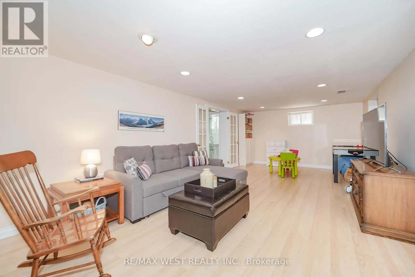 18 NASHLAND AVENUE