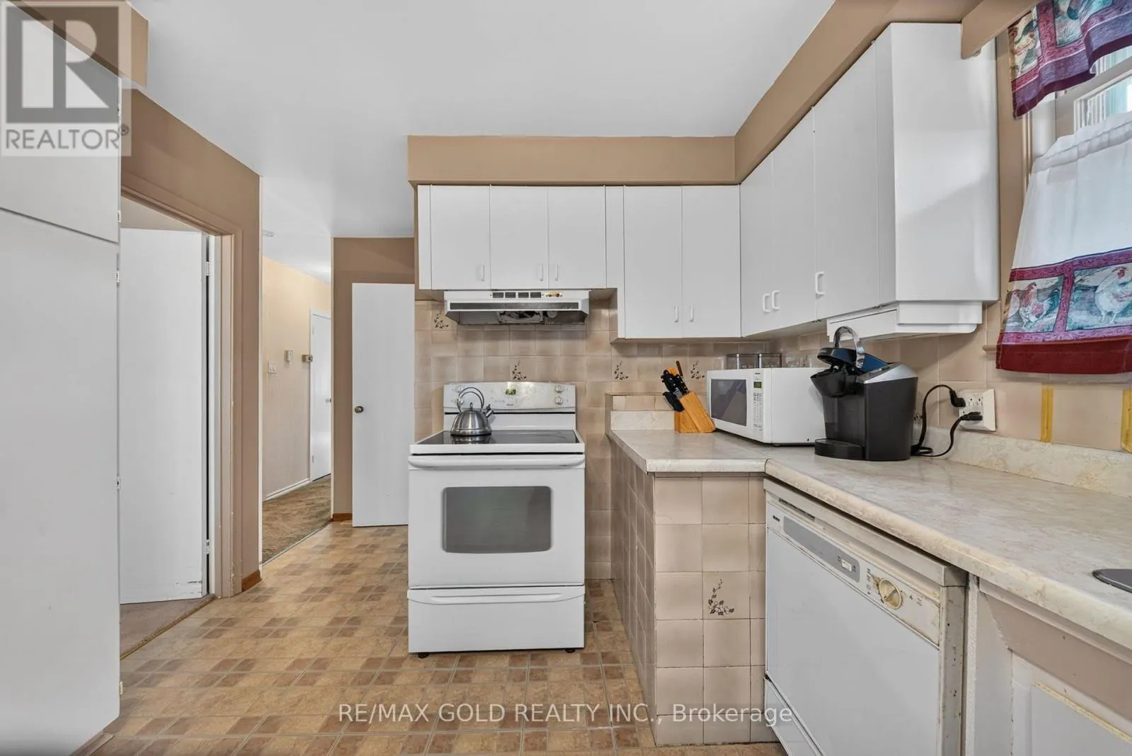 27 ALDERBURY CRESCENT