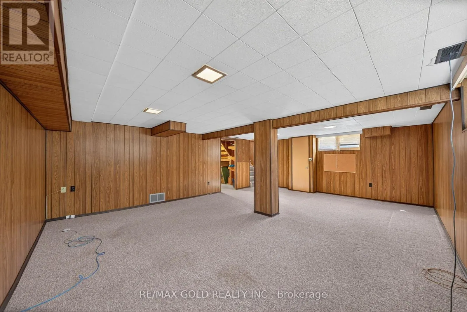 27 ALDERBURY CRESCENT