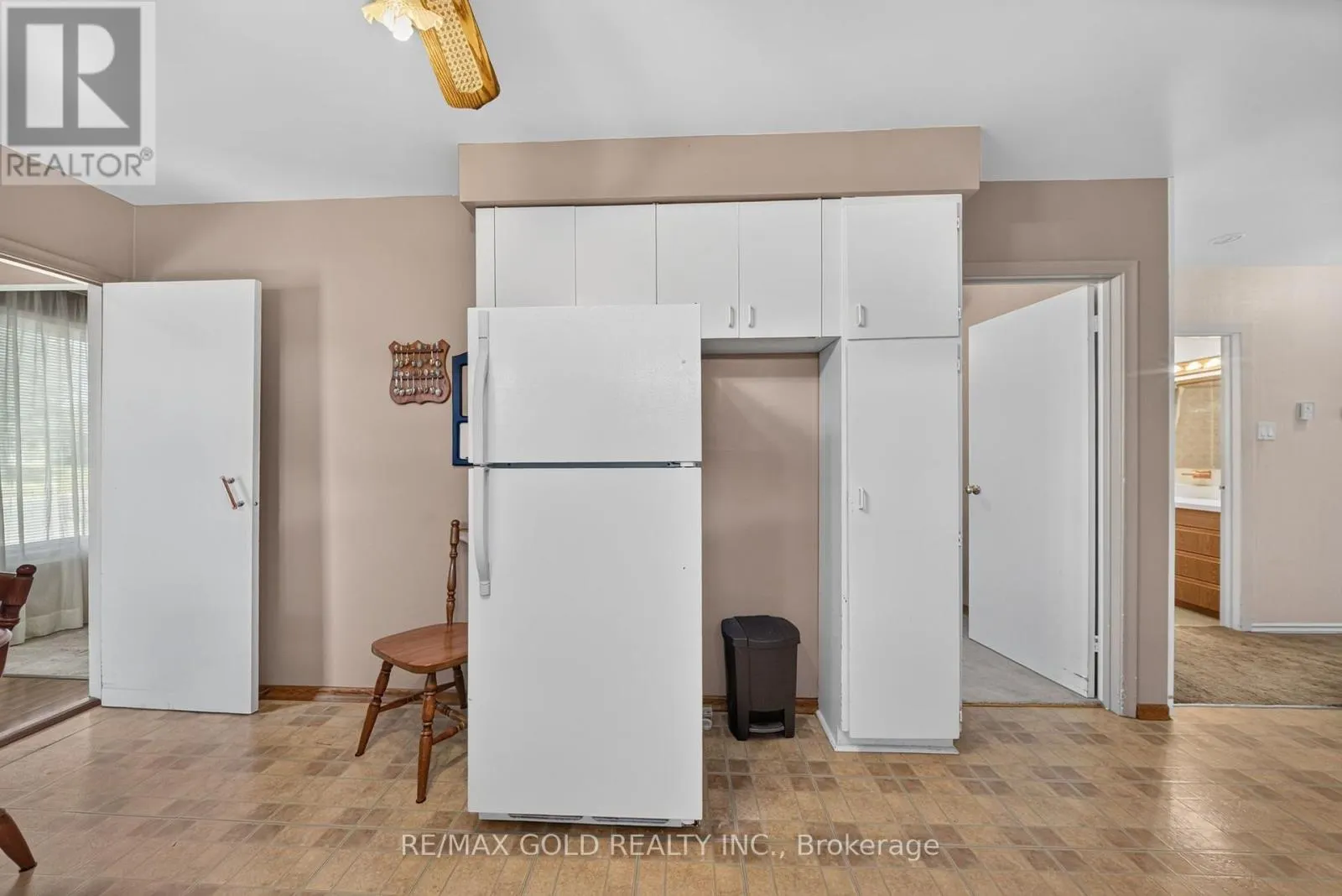 27 ALDERBURY CRESCENT