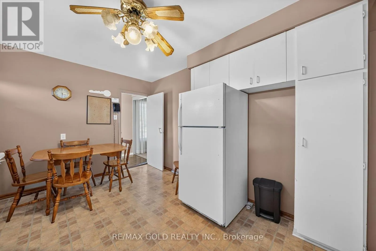 27 ALDERBURY CRESCENT