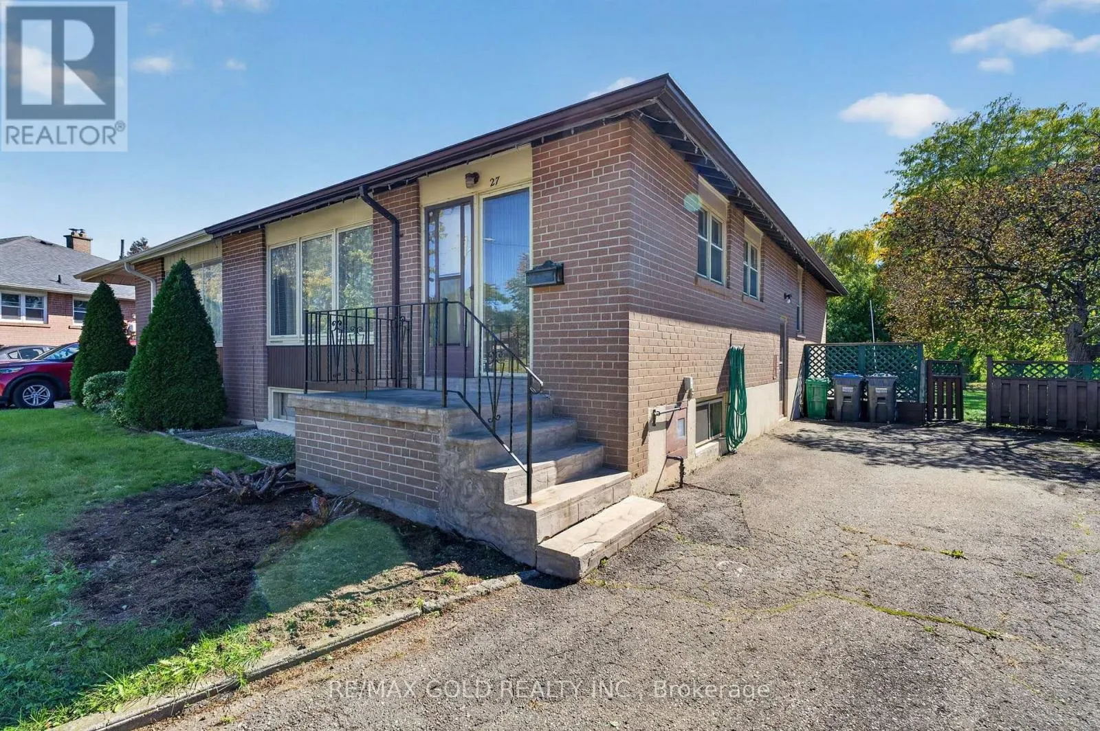 27 ALDERBURY CRESCENT