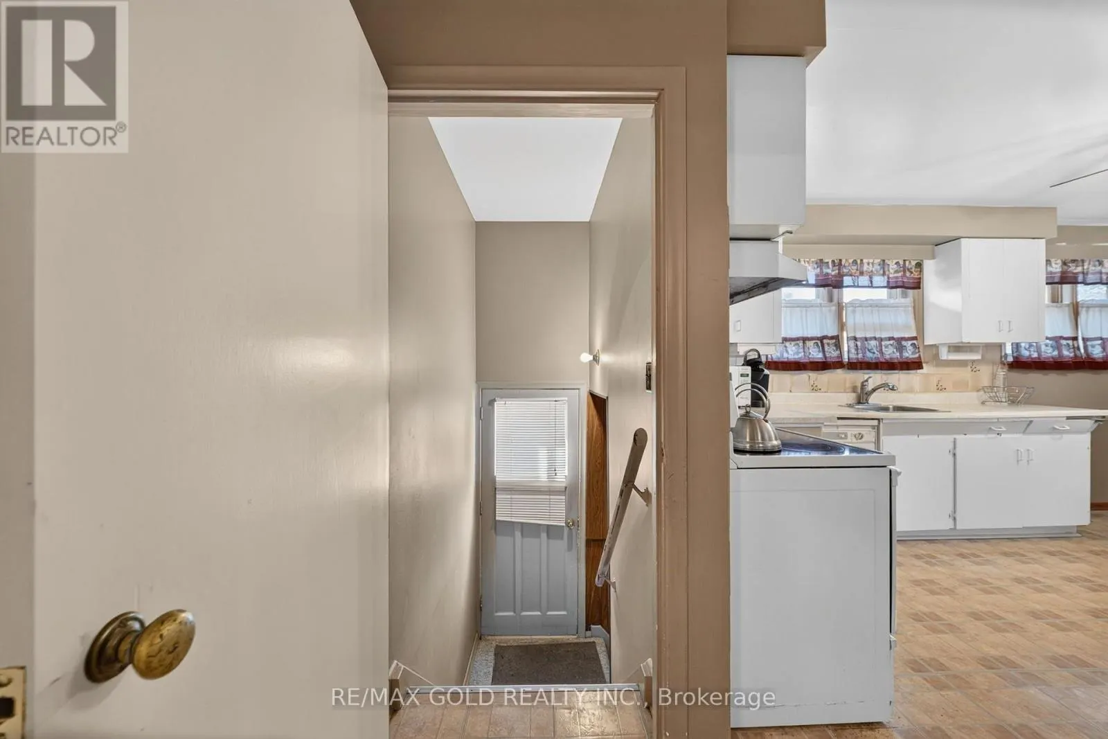 27 ALDERBURY CRESCENT