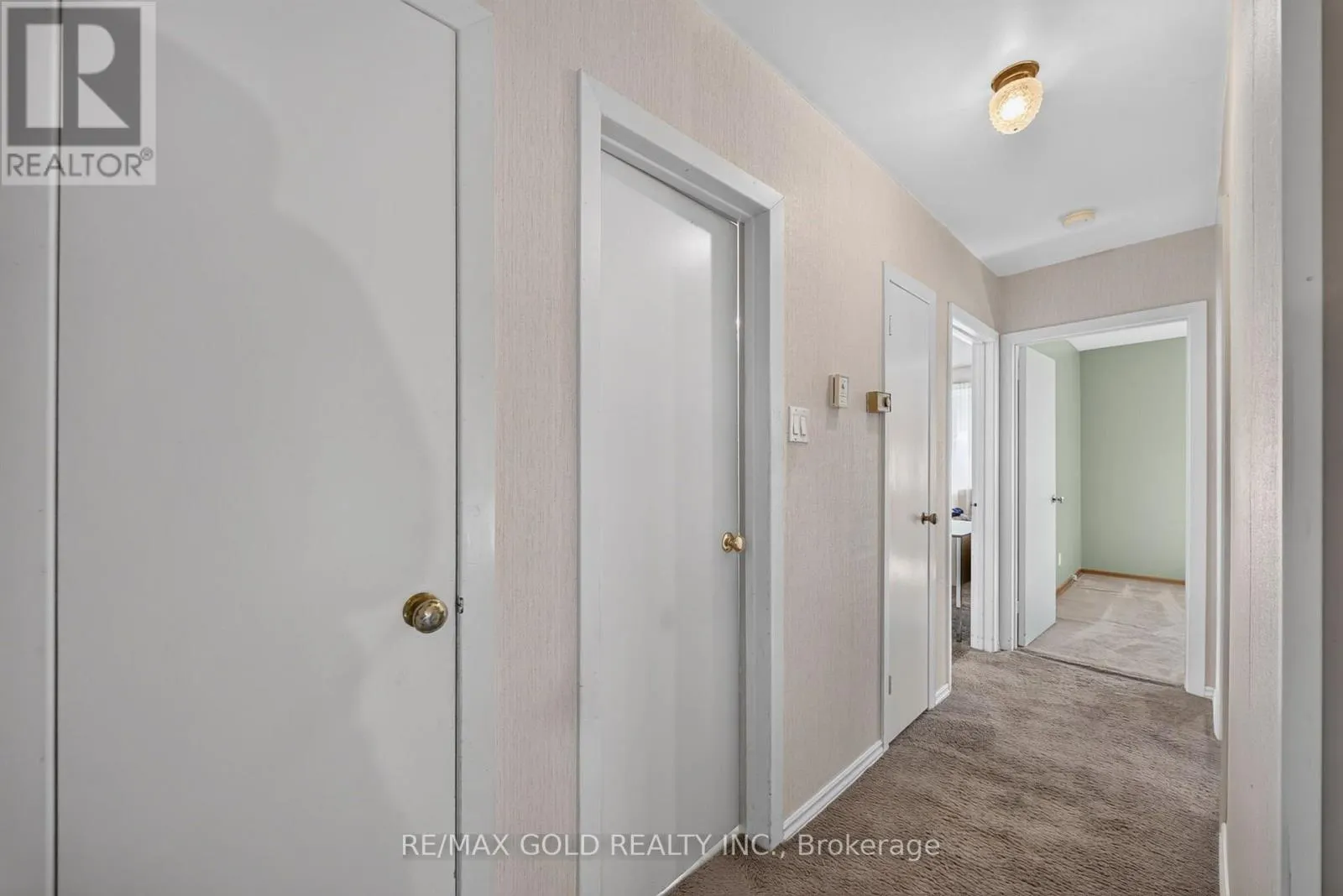 27 ALDERBURY CRESCENT