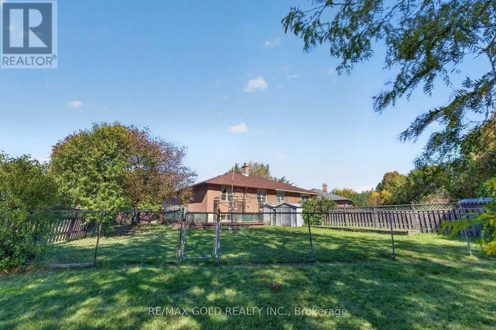 27 ALDERBURY CRESCENT