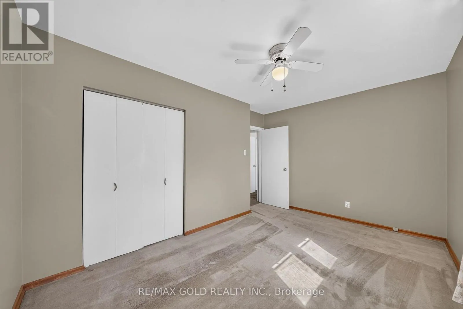 27 ALDERBURY CRESCENT