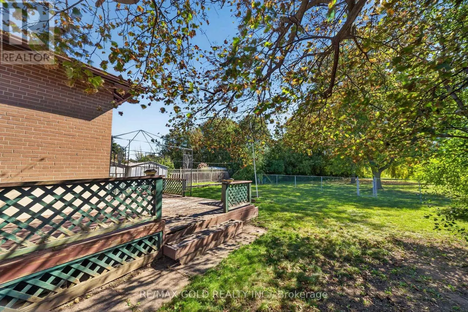 27 ALDERBURY CRESCENT