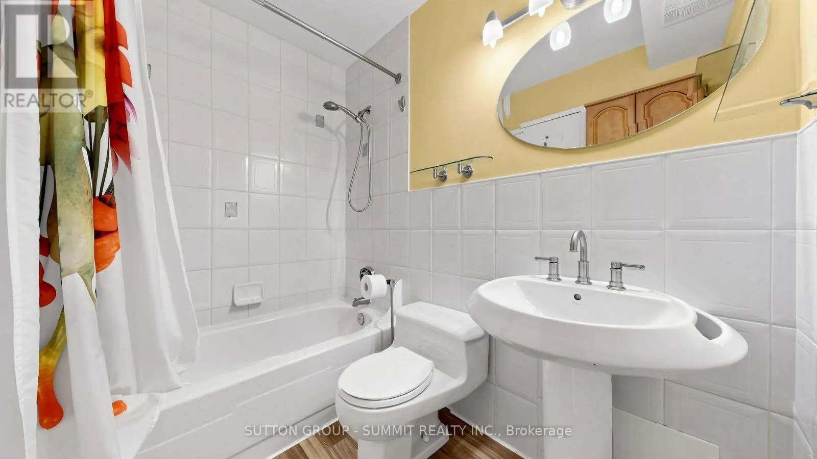 228 - 2095 ROCHE COURT N