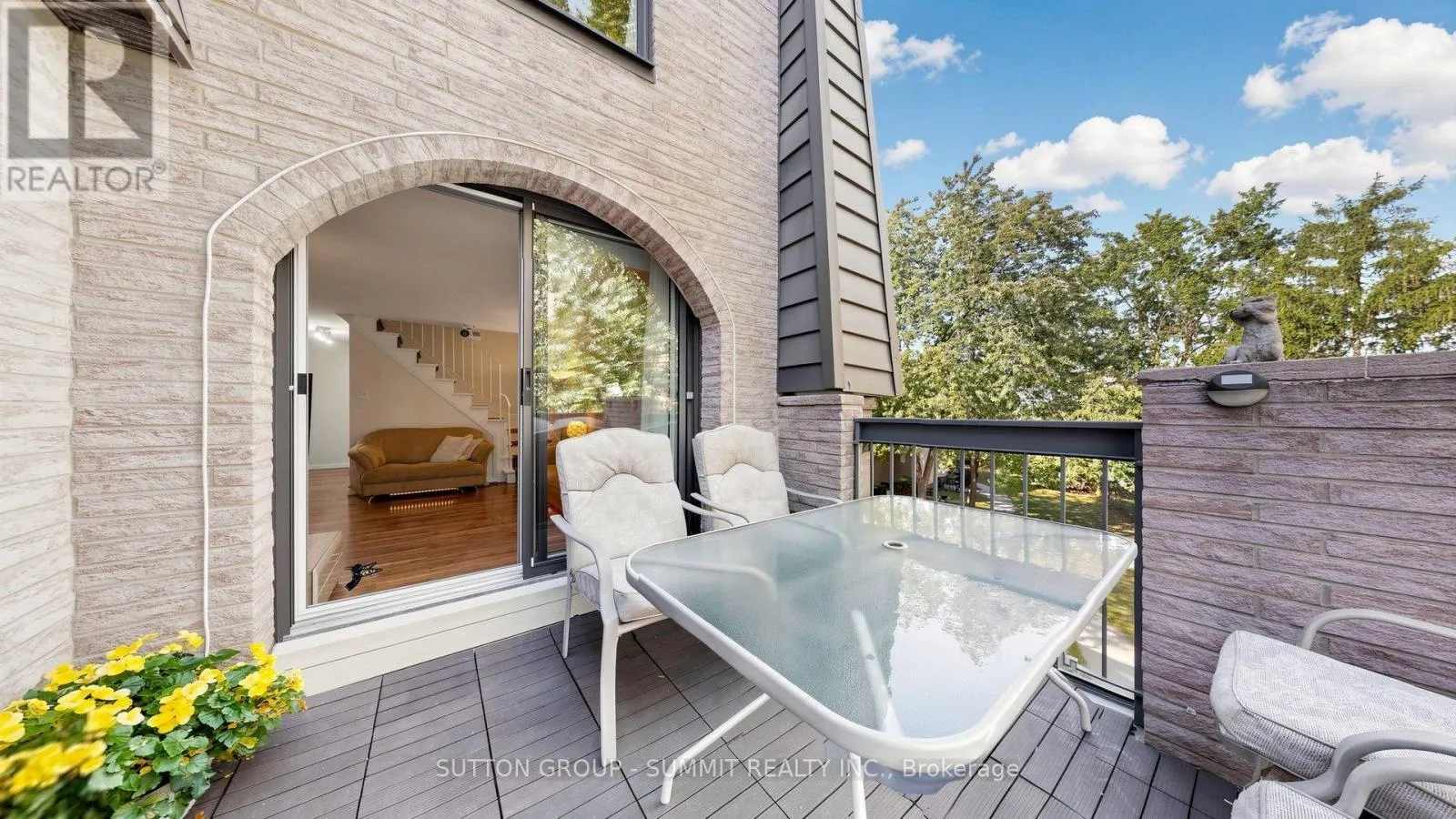 228 - 2095 ROCHE COURT N