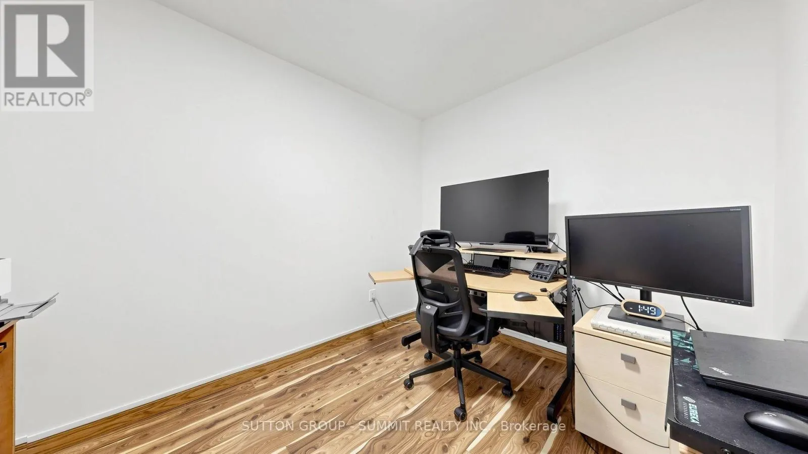 228 - 2095 ROCHE COURT N