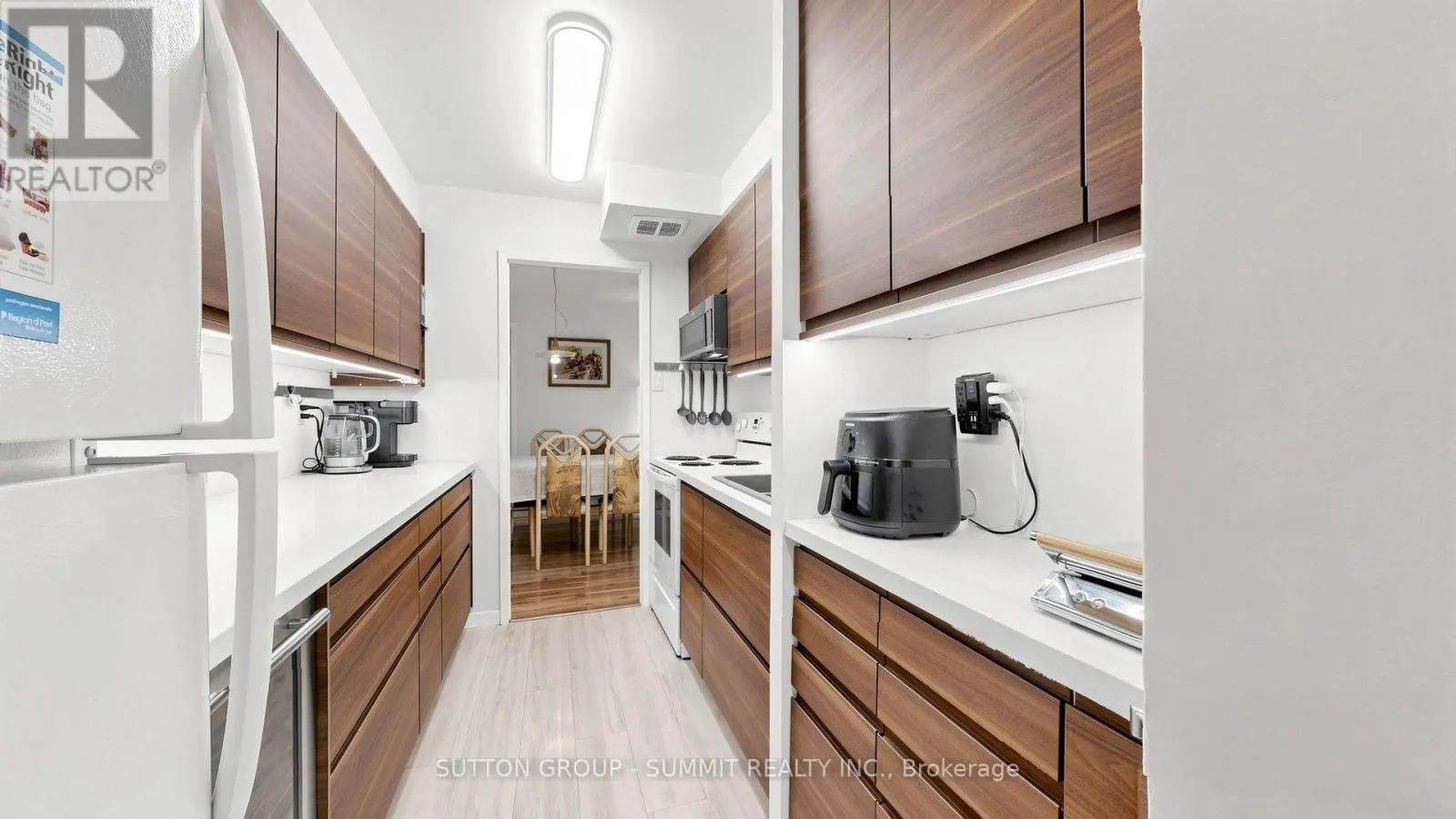 228 - 2095 ROCHE COURT N