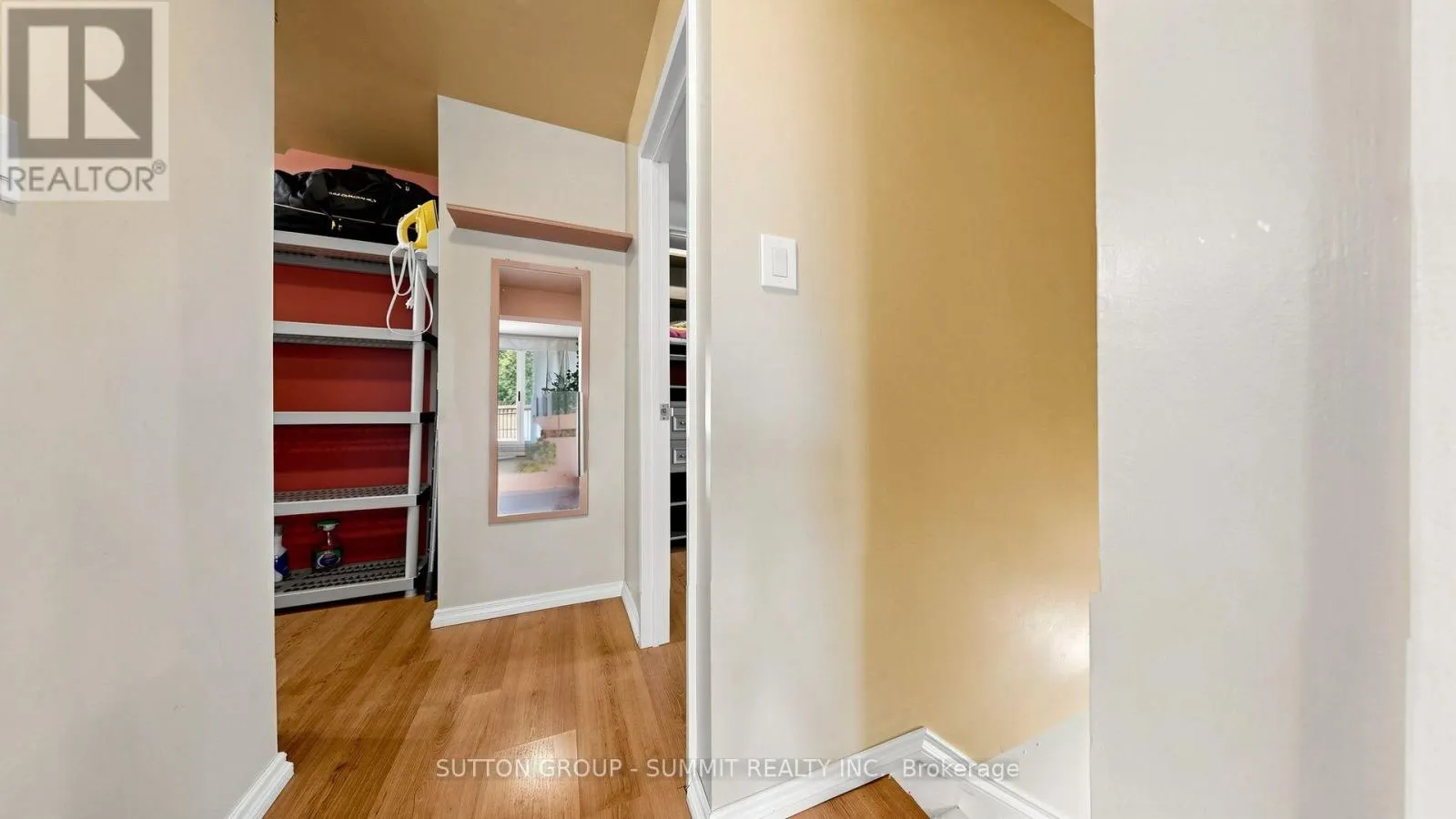 228 - 2095 ROCHE COURT N