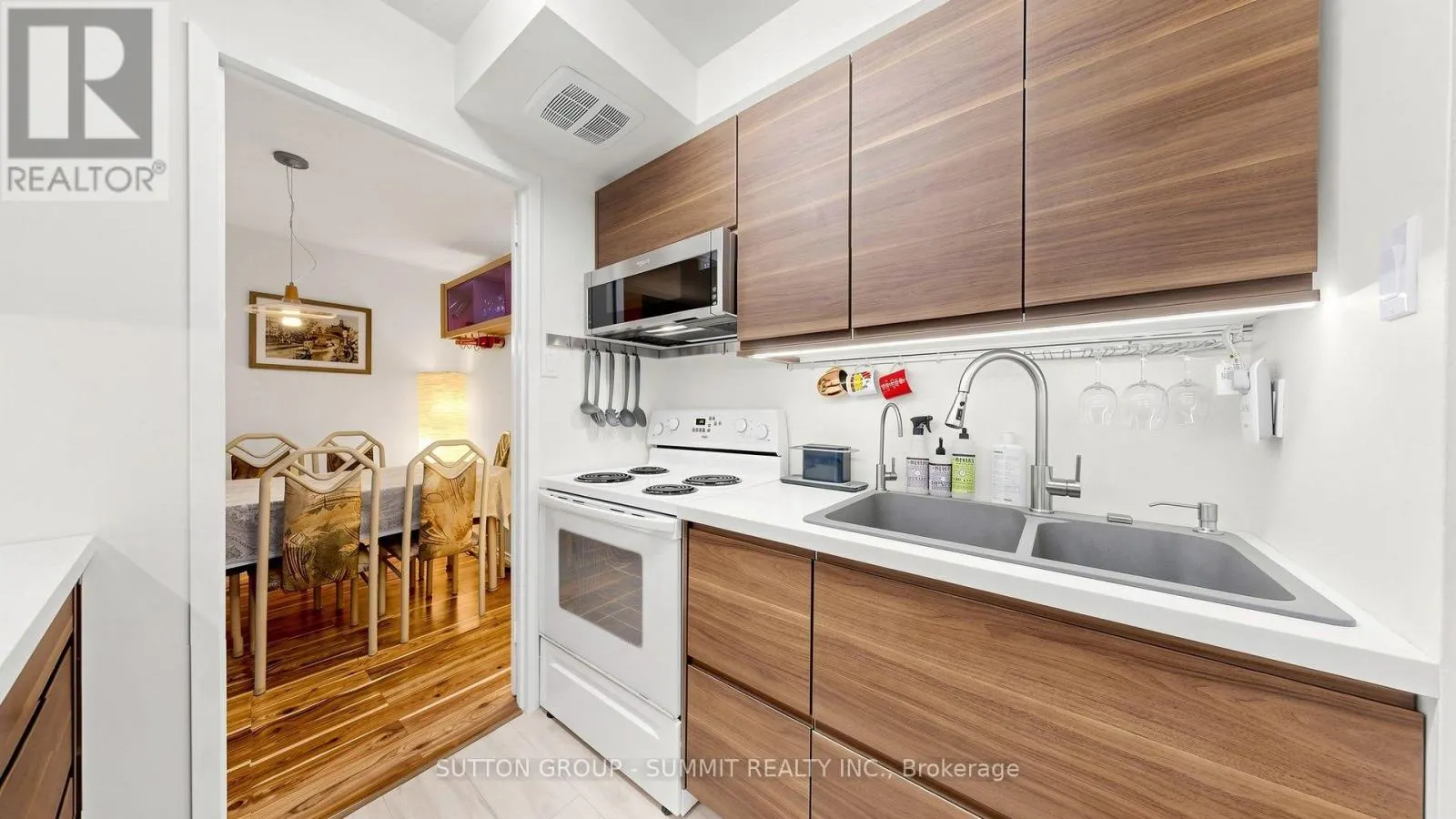 228 - 2095 ROCHE COURT N