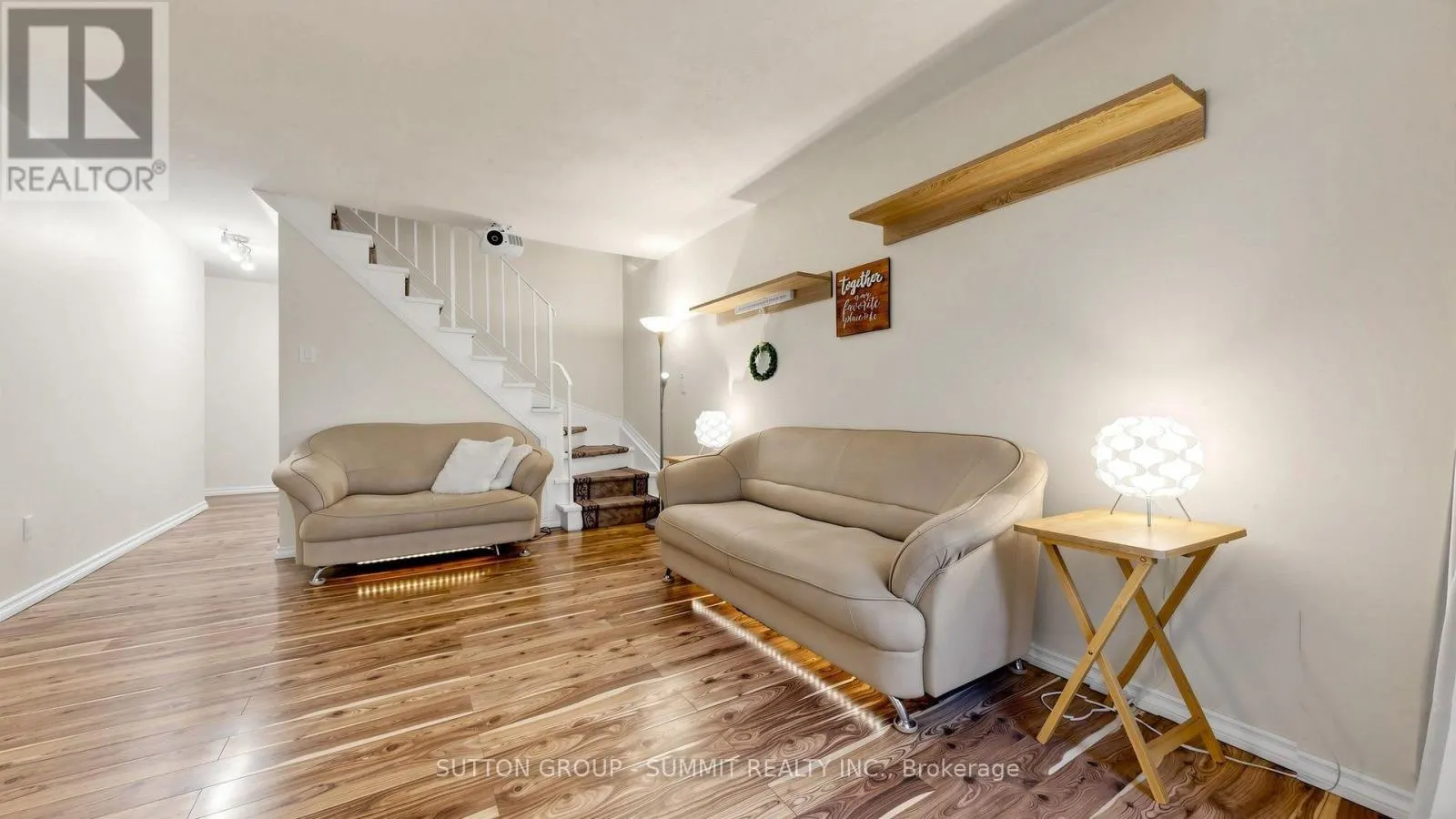228 - 2095 ROCHE COURT N