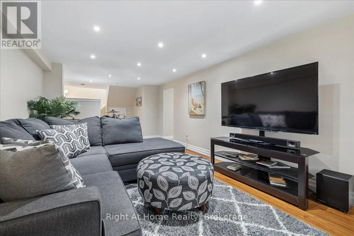 275 KENT CRESCENT