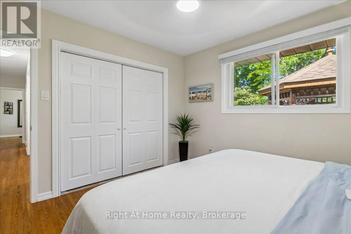 275 KENT CRESCENT