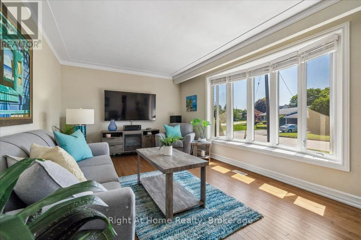 275 KENT CRESCENT