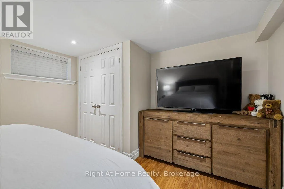 275 KENT CRESCENT