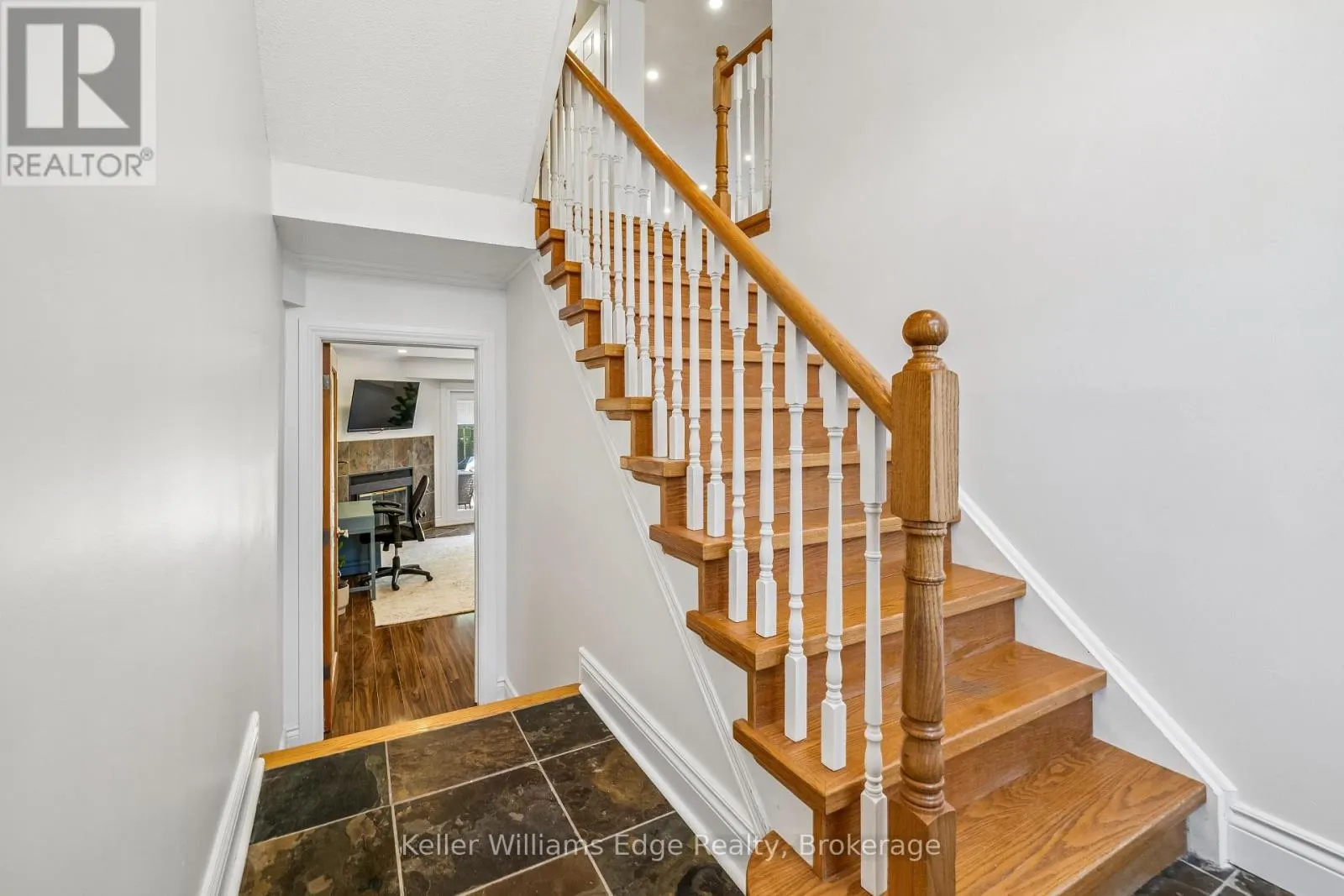 1134 LEEWOOD DRIVE
