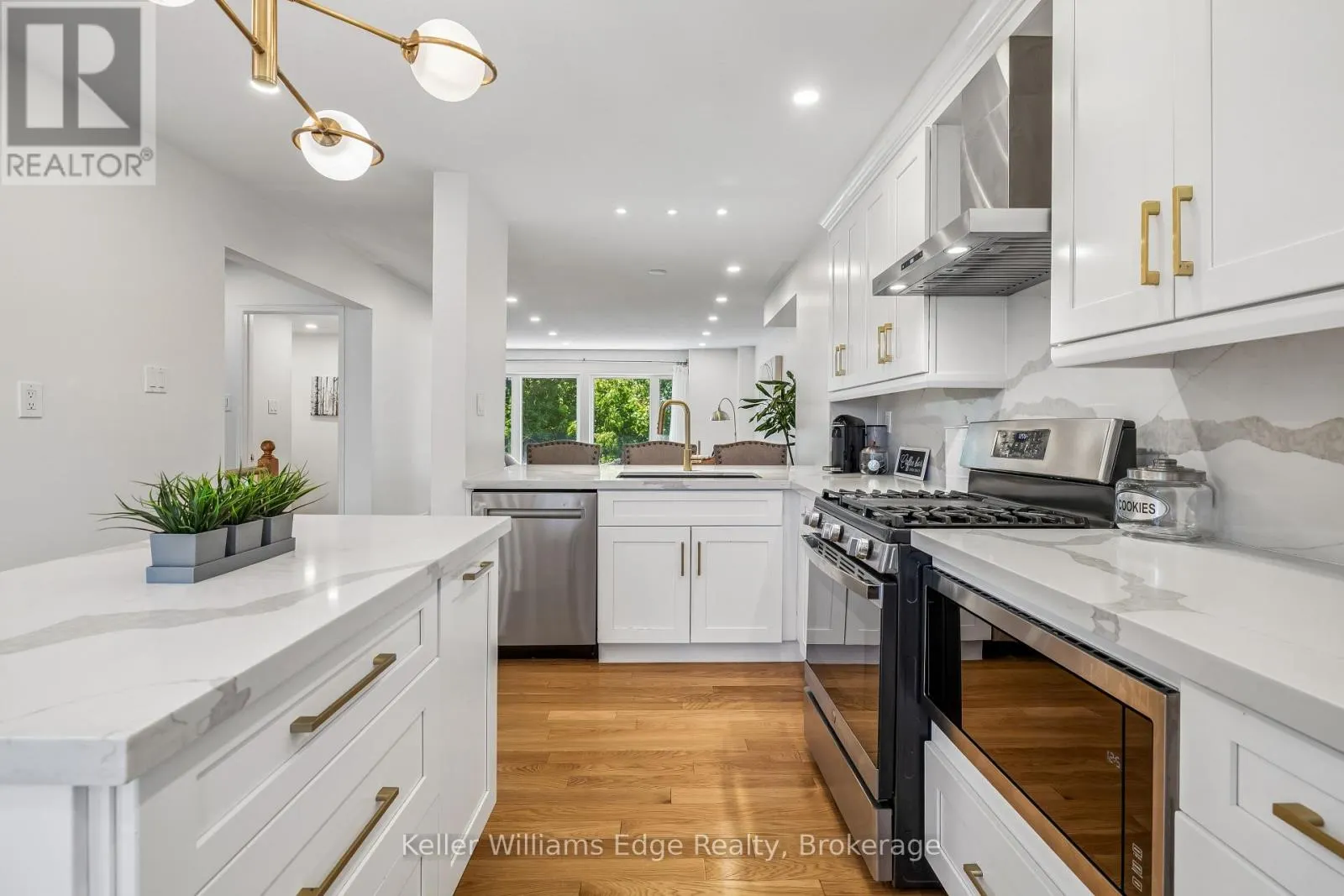 1134 LEEWOOD DRIVE