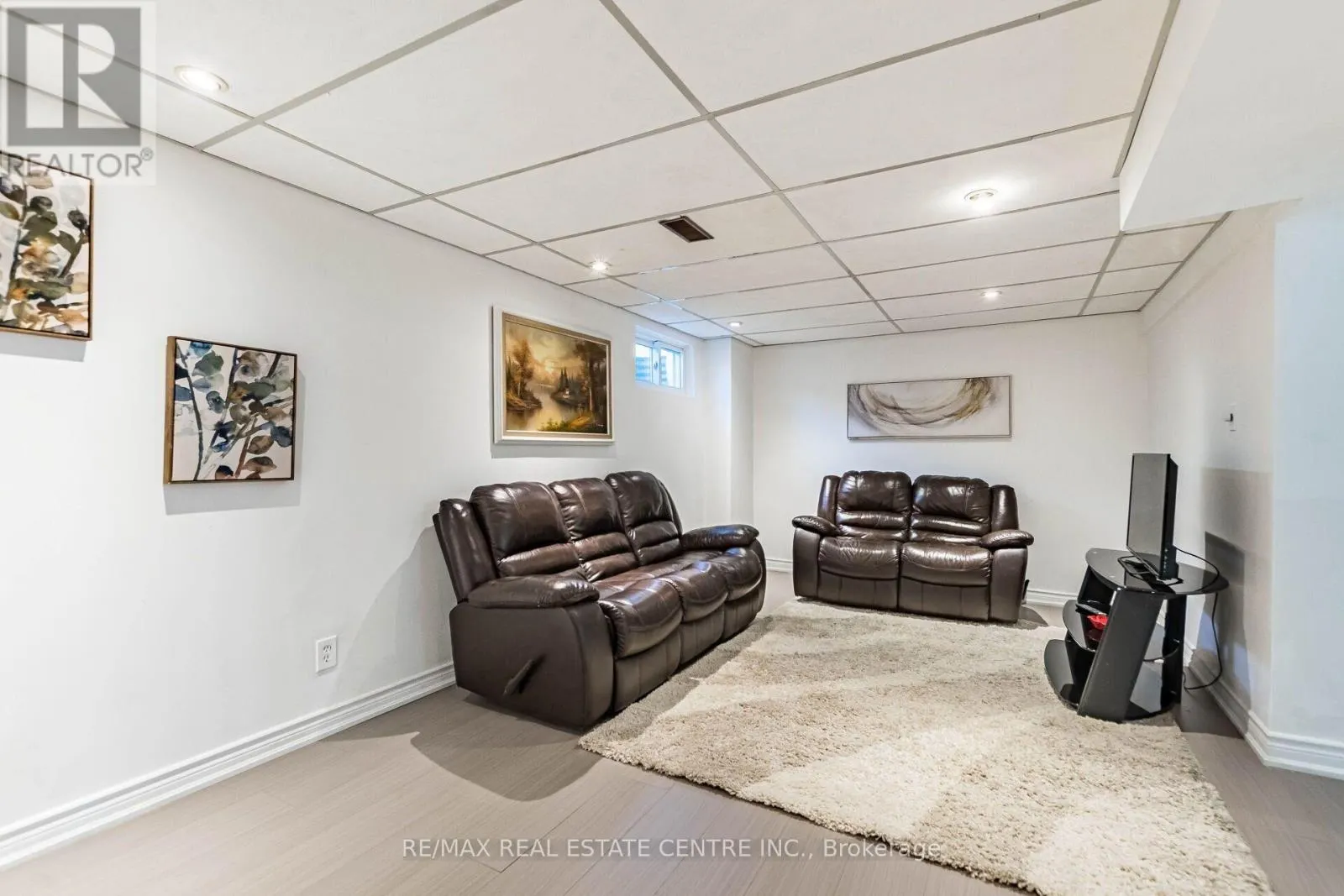 1153 DEER RUN